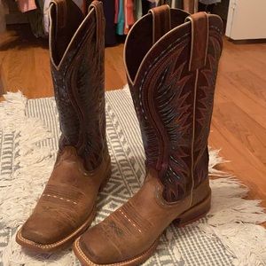 Size 7 women’s Ariat boots